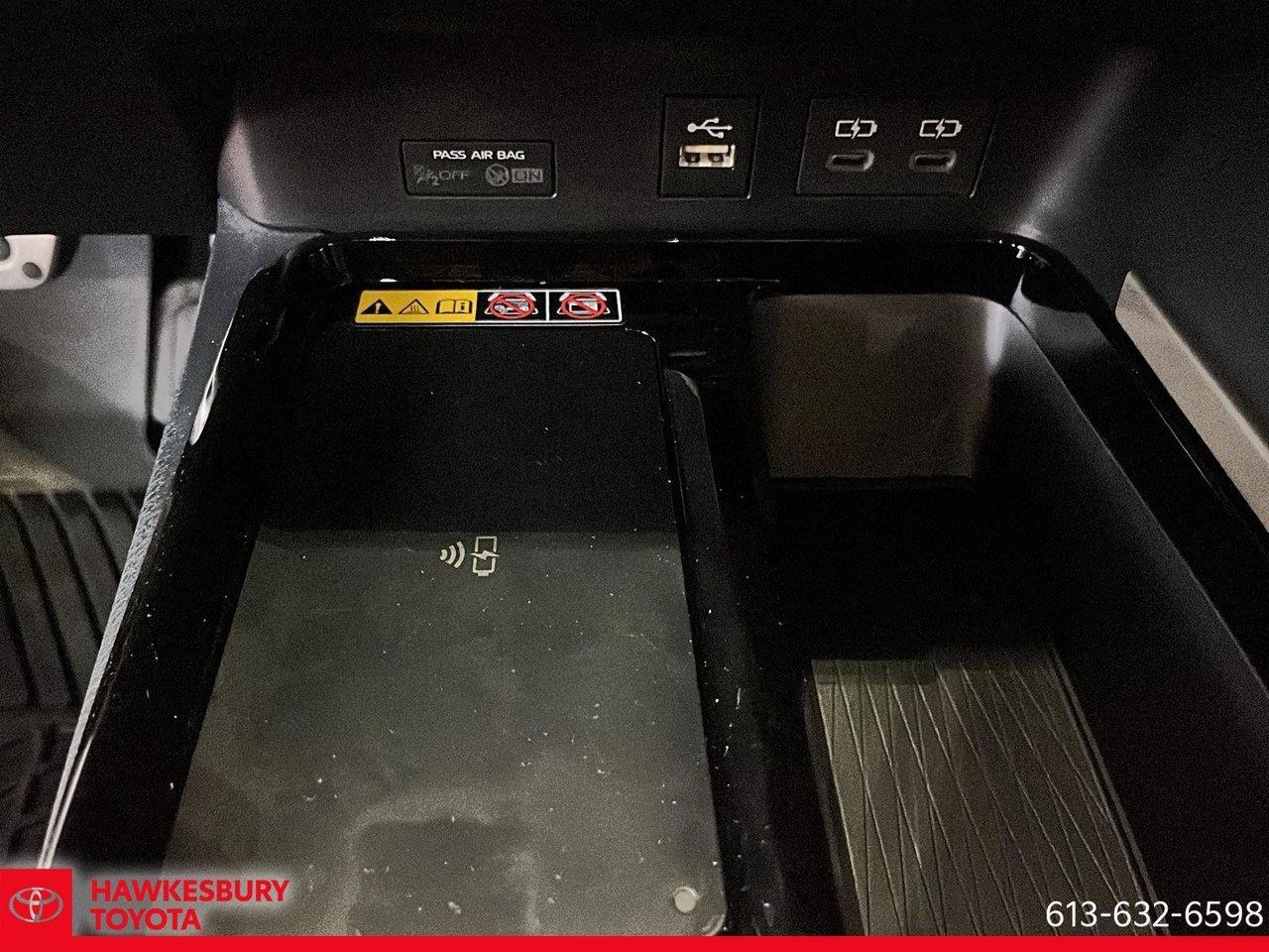 2025 Toyota Camry Hybrid XSE AWD Photo