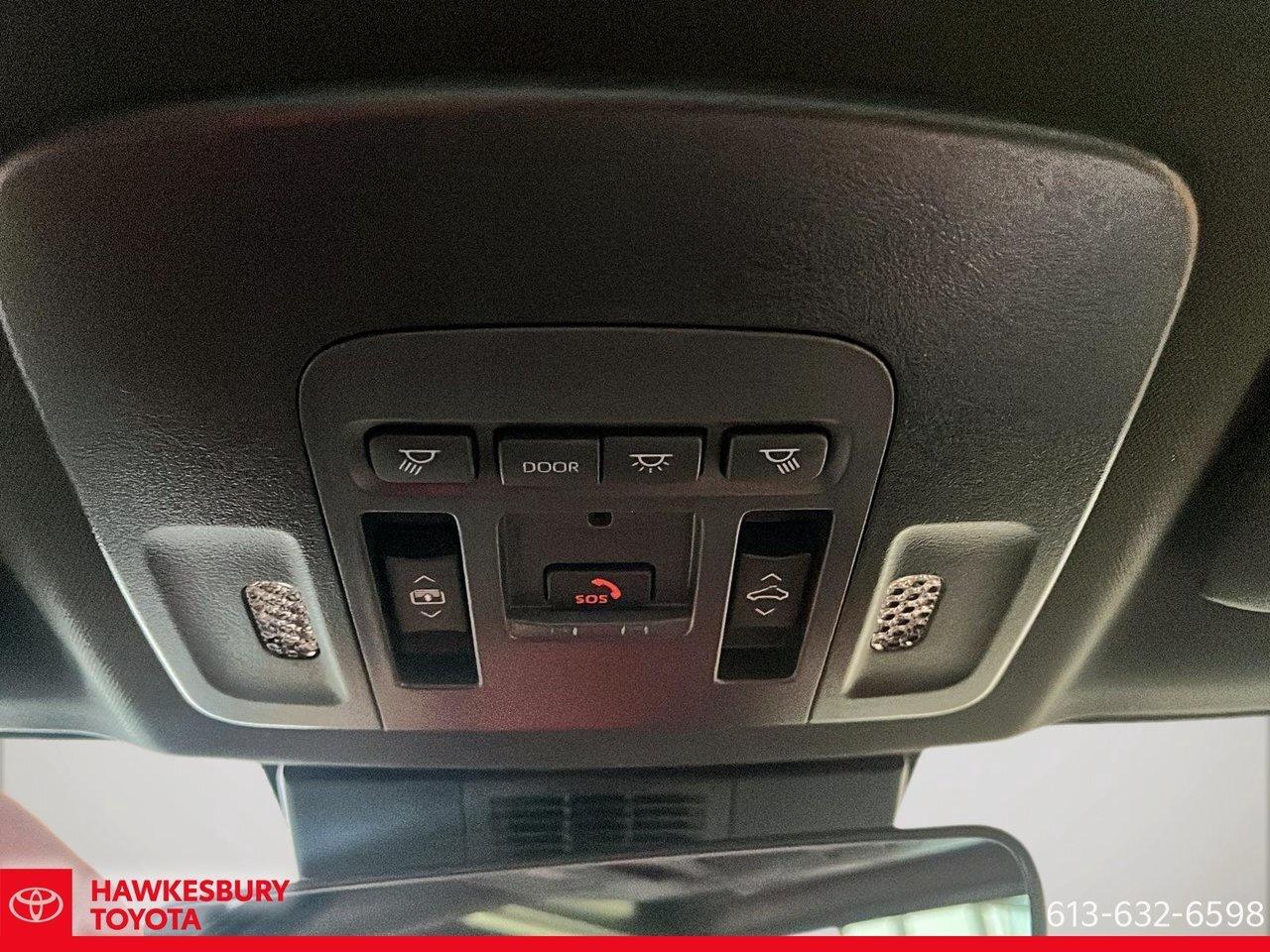 2025 Toyota Camry Hybrid XSE AWD Photo