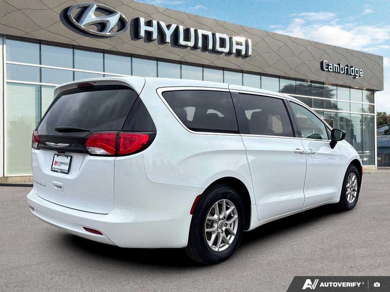 2024 Chrysler Grand Caravan SXT   NO ACCIDENTS   HEATED SEATS   8.4L/100KM Photo