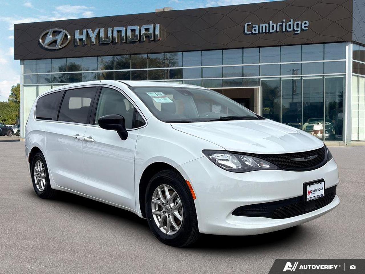 2024 Chrysler Grand Caravan SXT   NO ACCIDENTS   HEATED SEATS   8.4L/100KM Photo