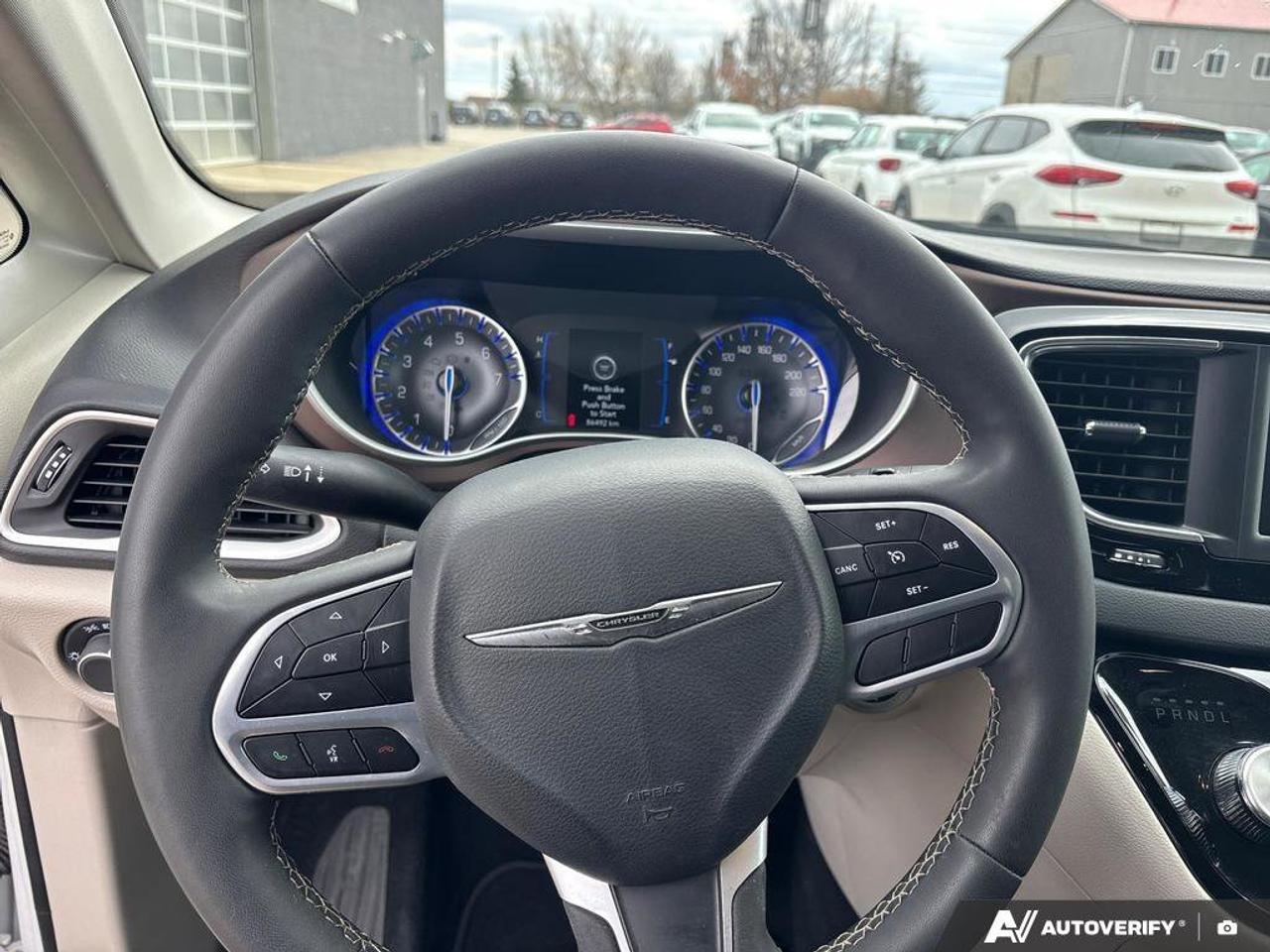 2024 Chrysler Grand Caravan SXT   NO ACCIDENTS   HEATED SEATS   8.4L/100KM Photo