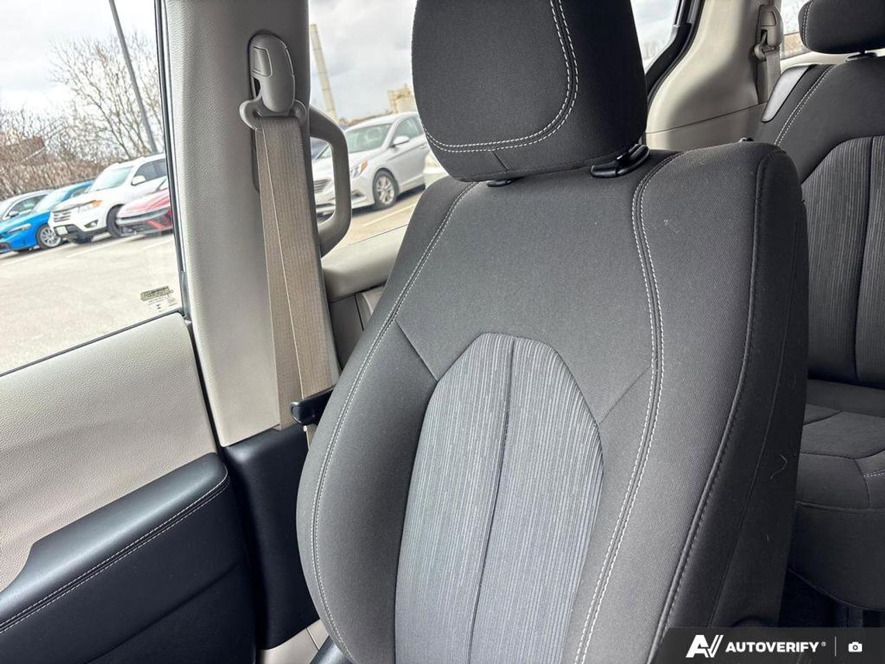 2024 Chrysler Grand Caravan SXT   NO ACCIDENTS   HEATED SEATS   8.4L/100KM Photo