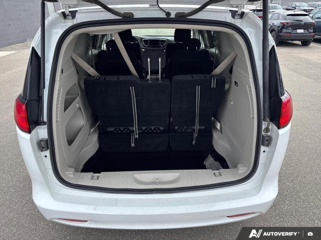 2024 Chrysler Grand Caravan SXT   NO ACCIDENTS   HEATED SEATS   8.4L/100KM Photo