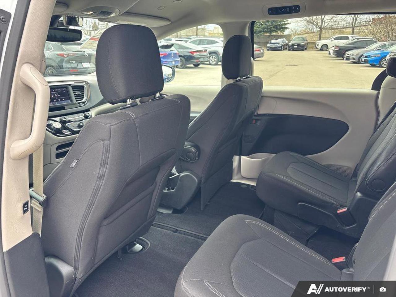 2024 Chrysler Grand Caravan SXT   NO ACCIDENTS   HEATED SEATS   8.4L/100KM Photo