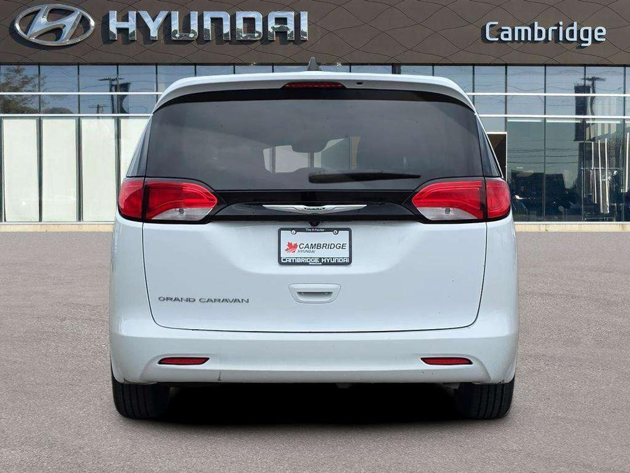 2024 Chrysler Grand Caravan SXT   NO ACCIDENTS HEATSEATS PWR DOORS CARPLAY Photo