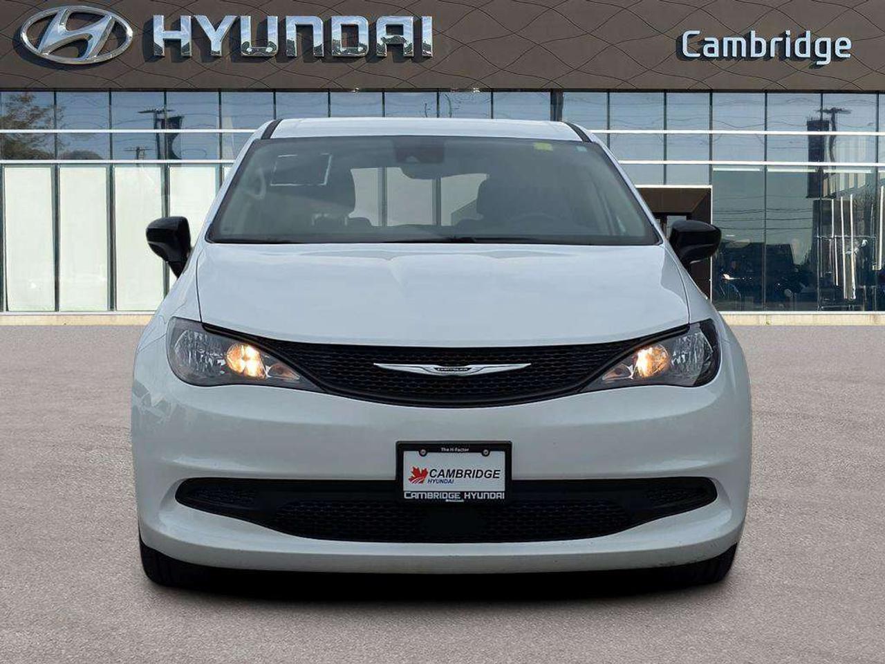 2024 Chrysler Grand Caravan SXT   NO ACCIDENTS HEATSEATS PWR DOORS CARPLAY Photo