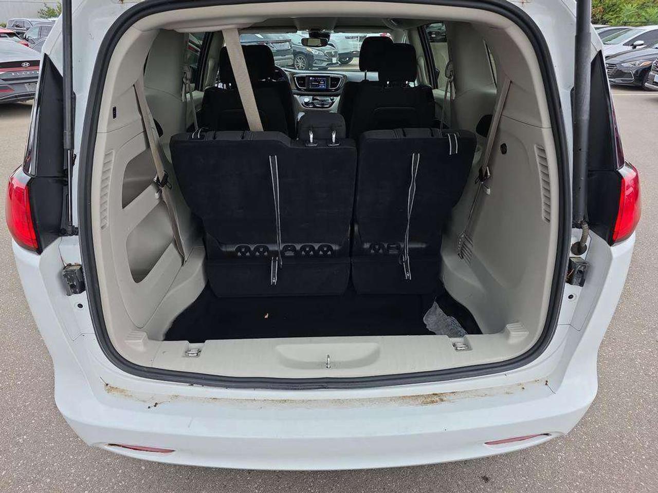 2024 Chrysler Grand Caravan SXT   NO ACCIDENTS HEATSEATS PWR DOORS CARPLAY Photo