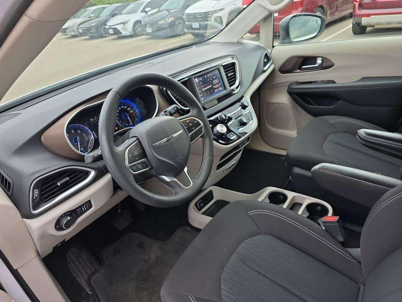 2024 Chrysler Grand Caravan SXT   NO ACCIDENTS HEATSEATS PWR DOORS CARPLAY Photo