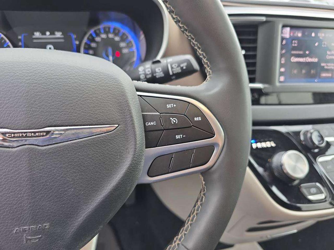 2024 Chrysler Grand Caravan SXT   NO ACCIDENTS HEATSEATS PWR DOORS CARPLAY Photo