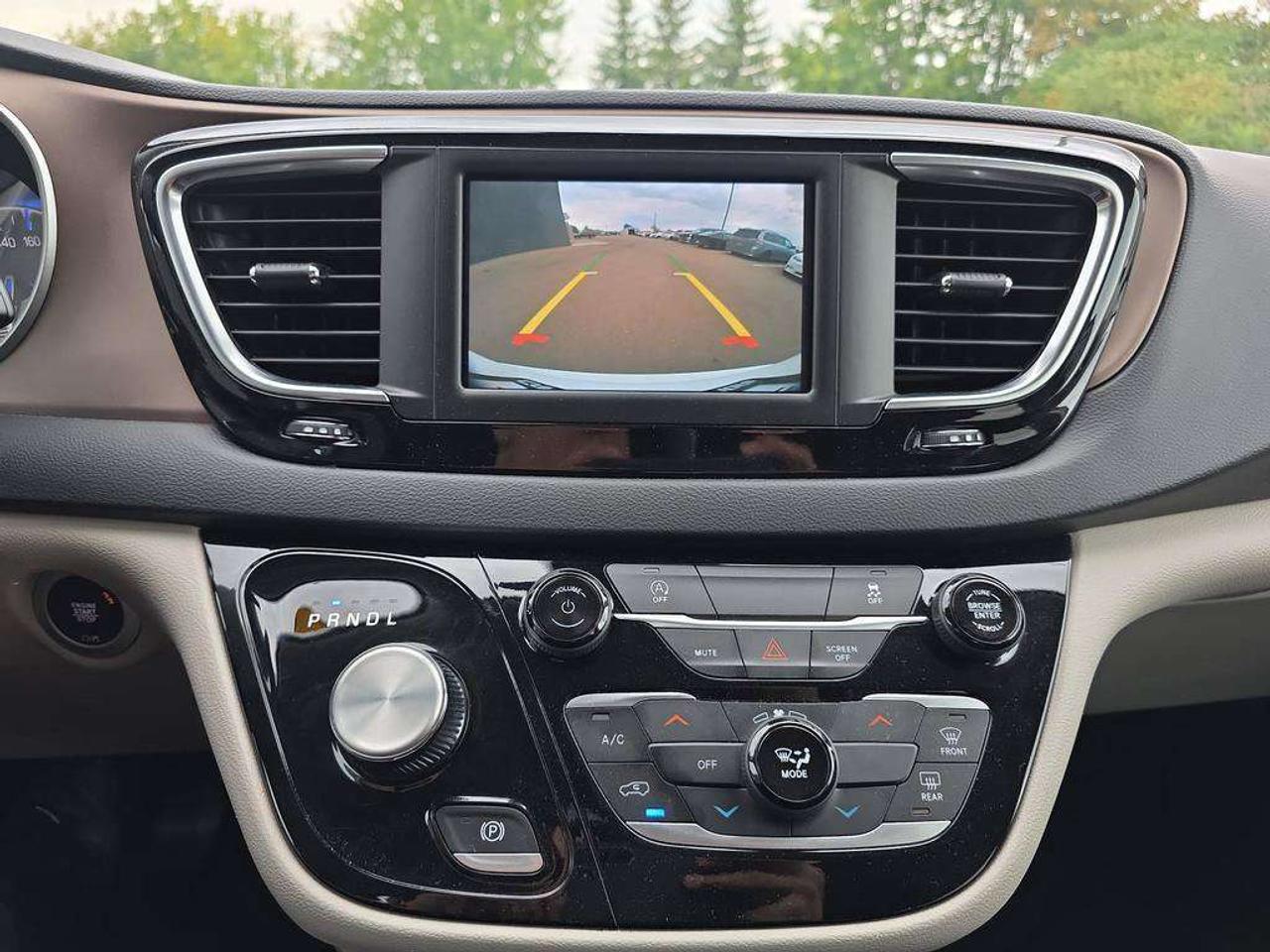 2024 Chrysler Grand Caravan SXT   NO ACCIDENTS HEATSEATS PWR DOORS CARPLAY Photo