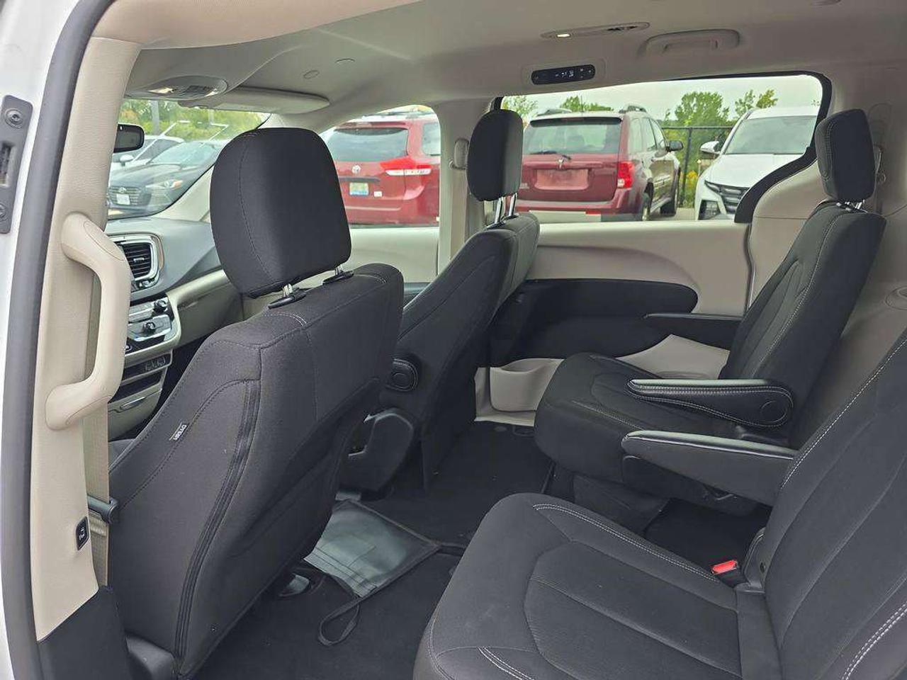 2024 Chrysler Grand Caravan SXT   NO ACCIDENTS HEATSEATS PWR DOORS CARPLAY Photo