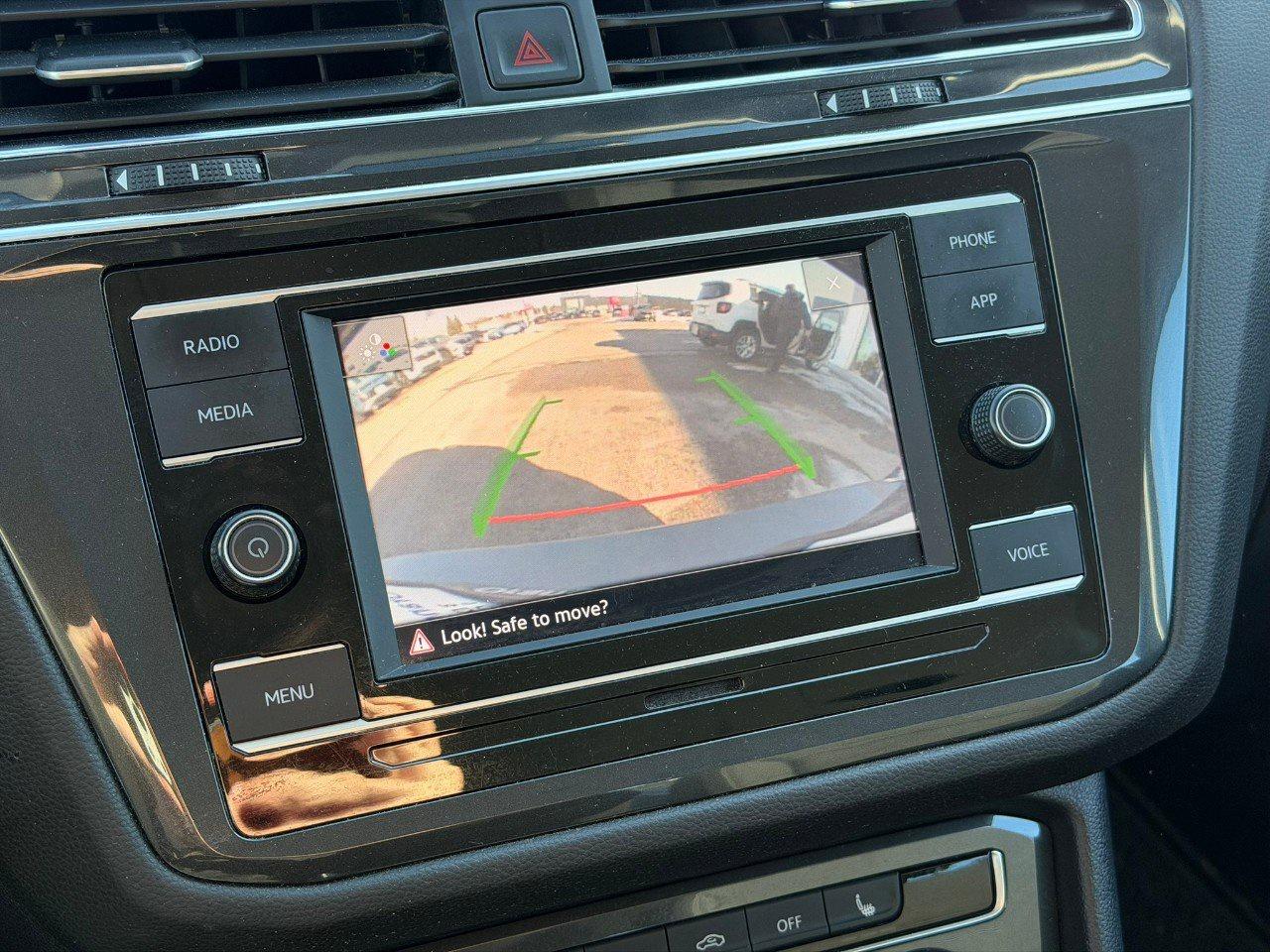 2022 Volkswagen Tiguan Trendline4MOTION AWD, HTD CLOTH SEATS, APPLE CARPL Photo