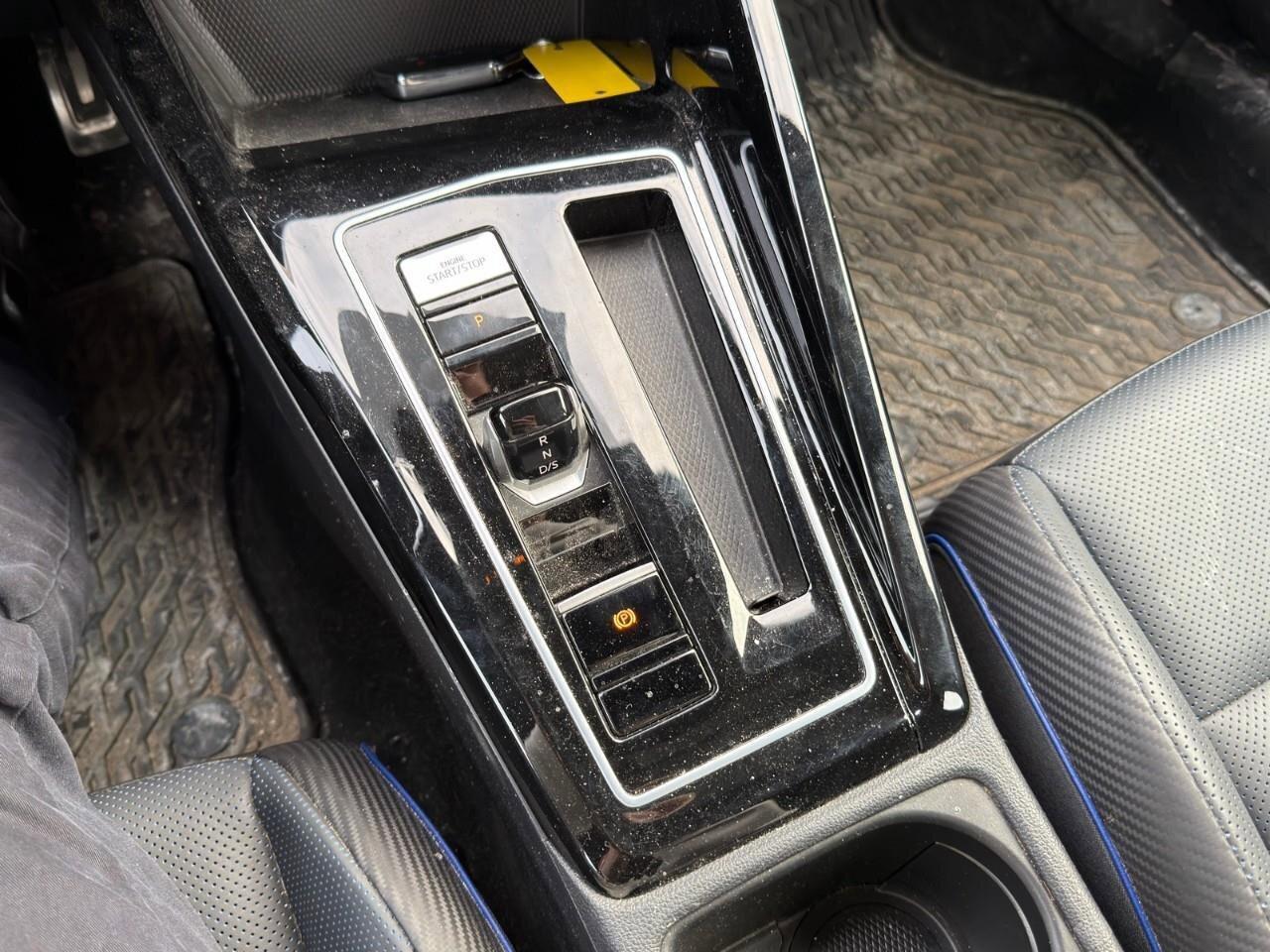 2024 Volkswagen Golf R ONE-OWNER, ACCIDENT-FREE, CARBON PACK, SUNROOF, AD Photo