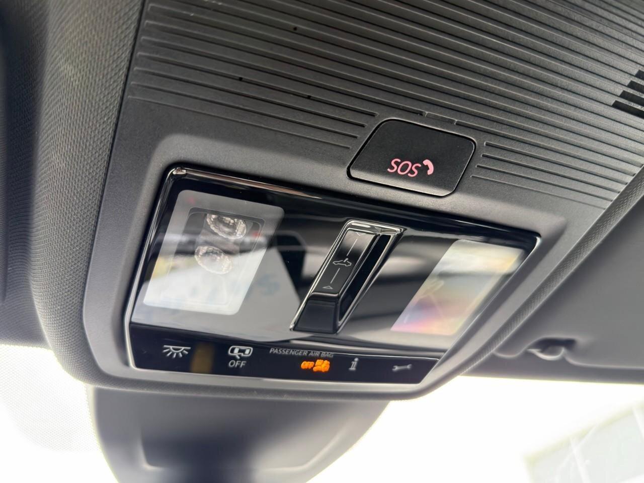 2024 Volkswagen Golf R ONE-OWNER, ACCIDENT-FREE, CARBON PACK, SUNROOF, AD Photo