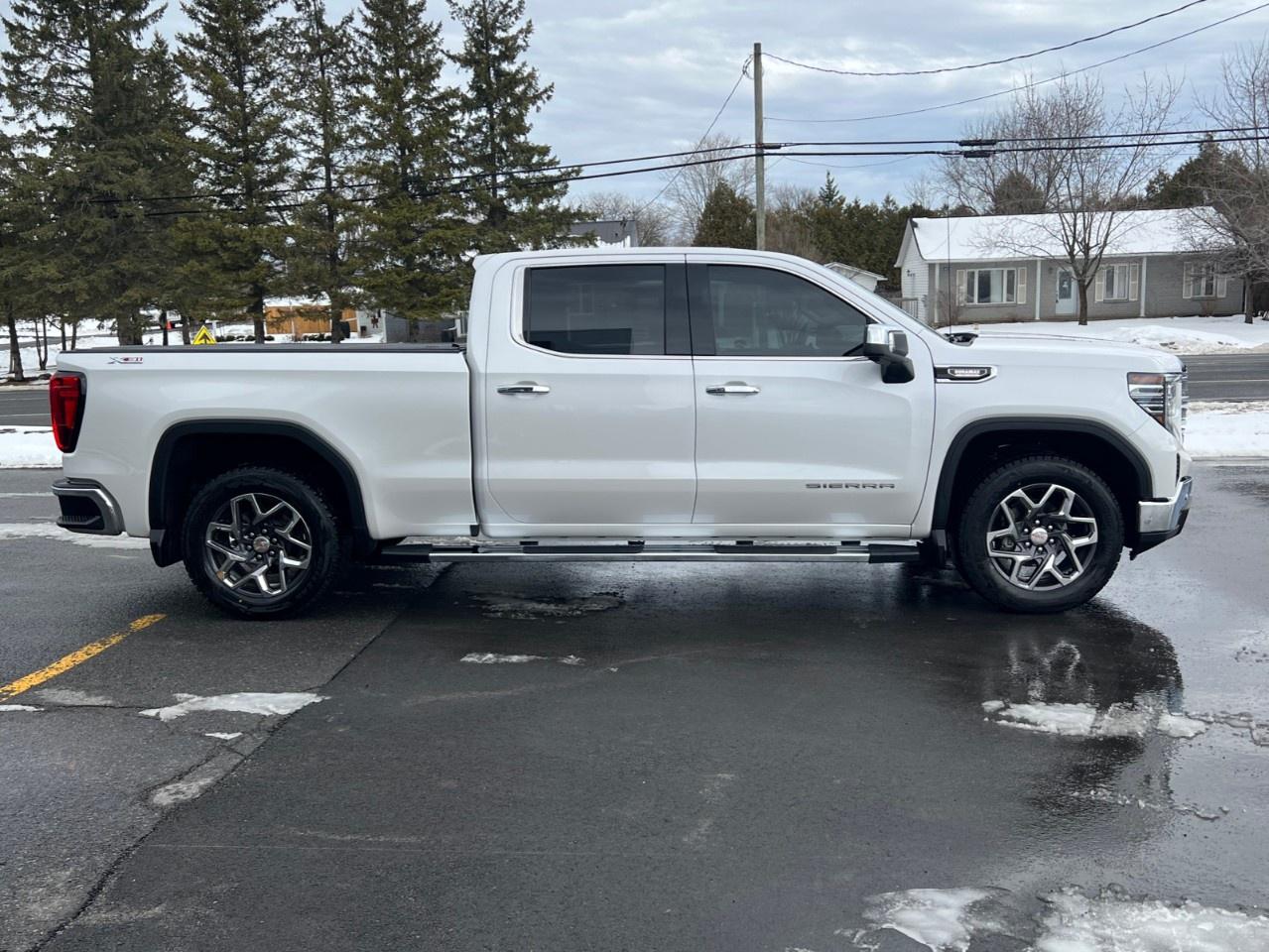 2025 GMC Sierra 1500 Crew Cab Standard Box 4-Wheel Drive SLT Photo