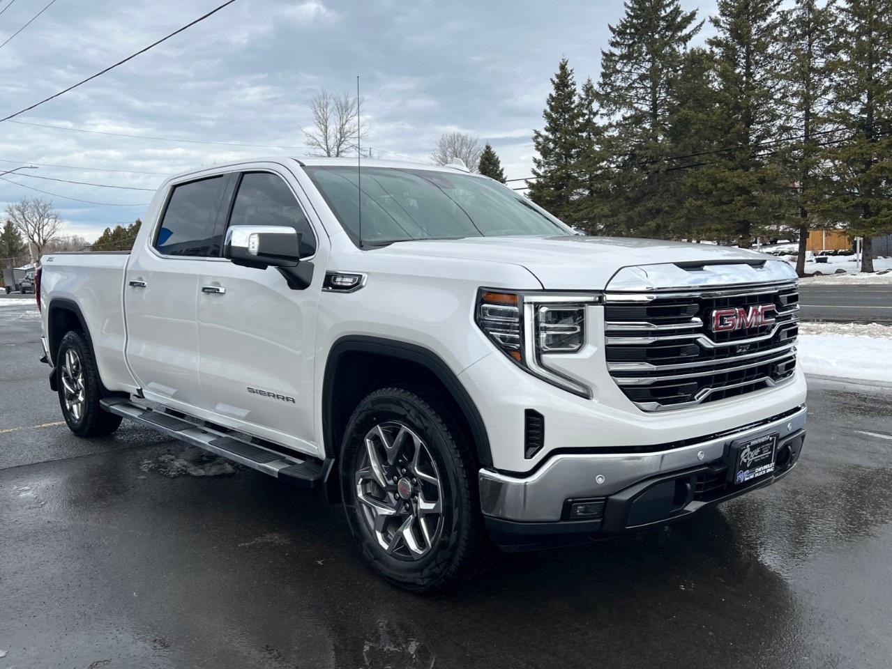 2025 GMC Sierra 1500 Crew Cab Standard Box 4-Wheel Drive SLT Photo2