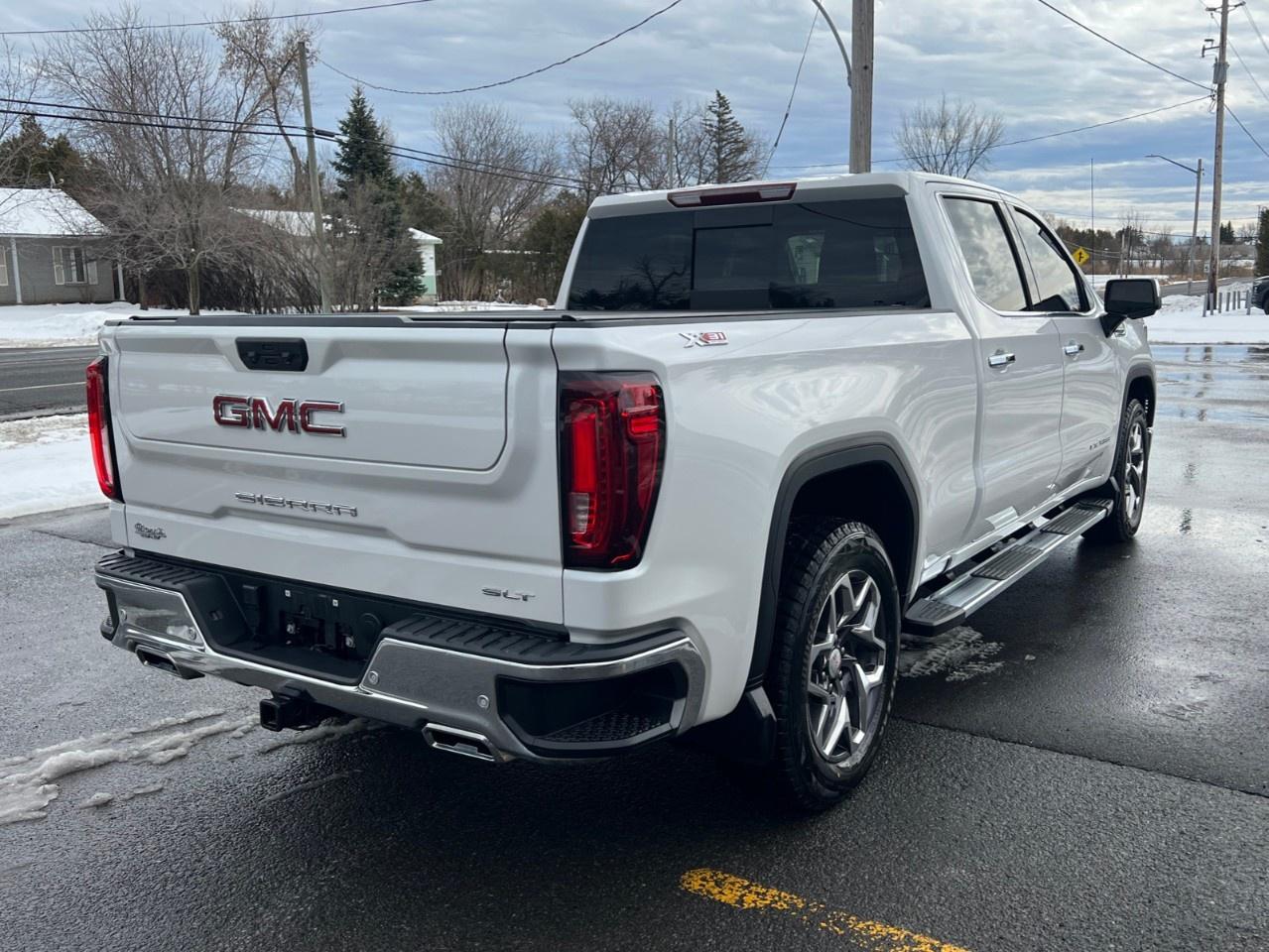 2025 GMC Sierra 1500 Crew Cab Standard Box 4-Wheel Drive SLT Photo4