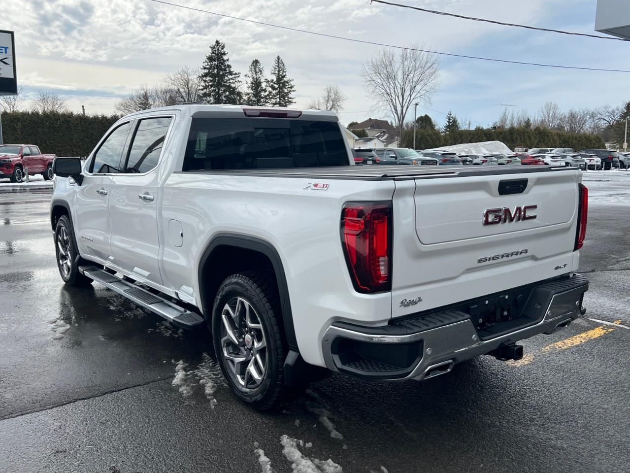 2025 GMC Sierra 1500 Crew Cab Standard Box 4-Wheel Drive SLT Photo