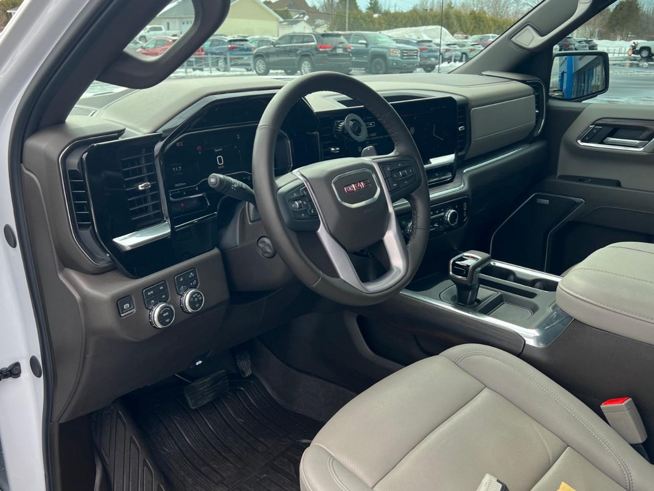 2025 GMC Sierra 1500 Crew Cab Standard Box 4-Wheel Drive SLT Photo