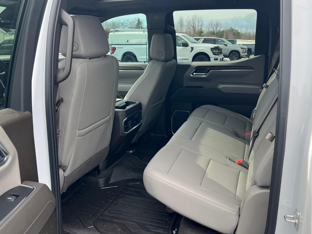 2025 GMC Sierra 1500 Crew Cab Standard Box 4-Wheel Drive SLT Photo