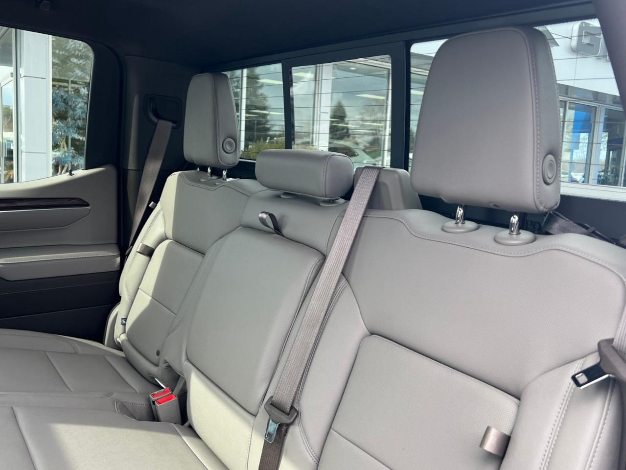 2025 GMC Sierra 1500 Crew Cab Standard Box 4-Wheel Drive SLT Photo