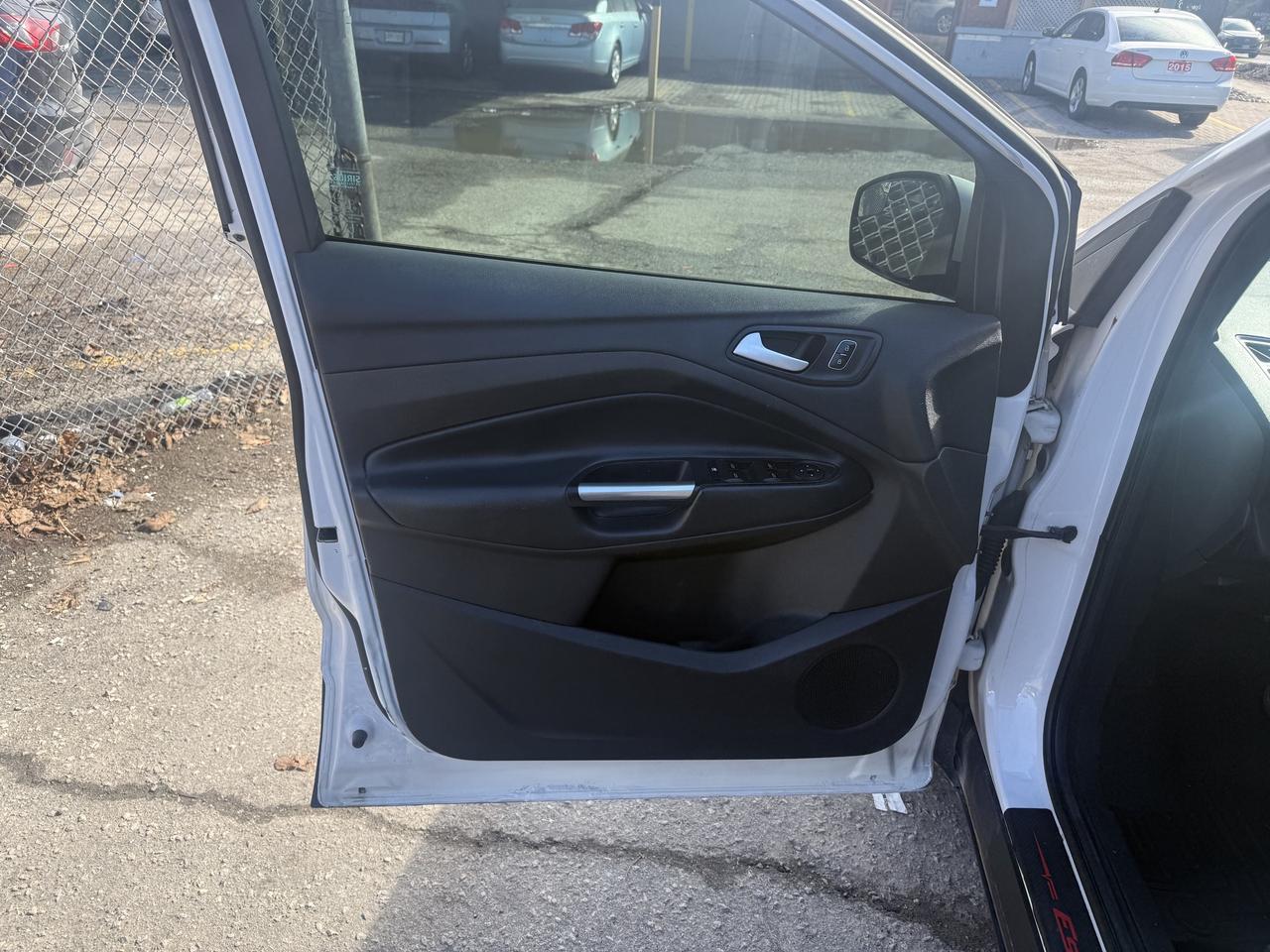 2017 Ford Escape *** 3 YEAR WARRANTY INCLUDED *** Photo
