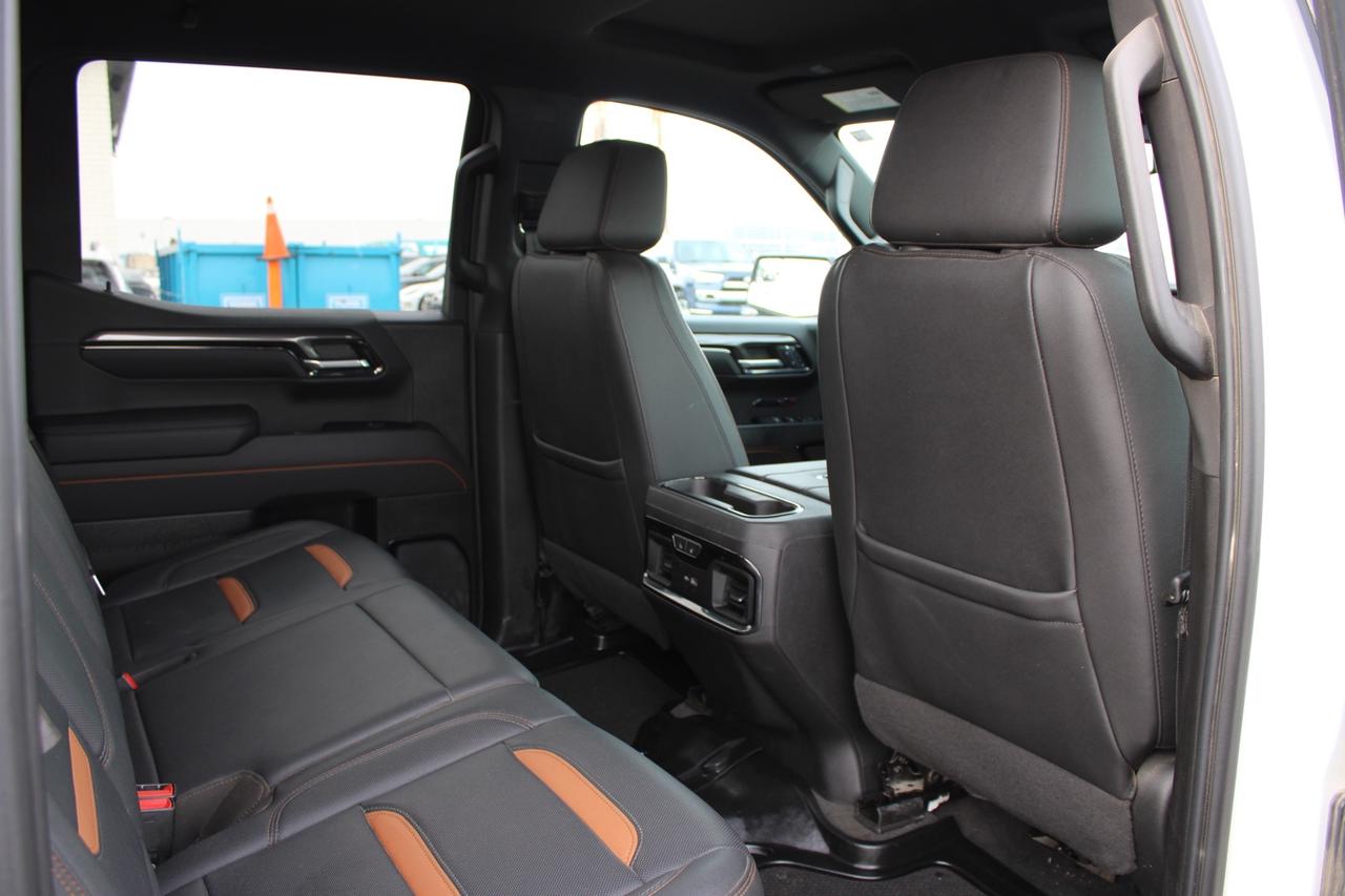 2022 GMC Sierra 1500 AT4 Crew Cab 4WD 6.2L No Accident New Screen Photo