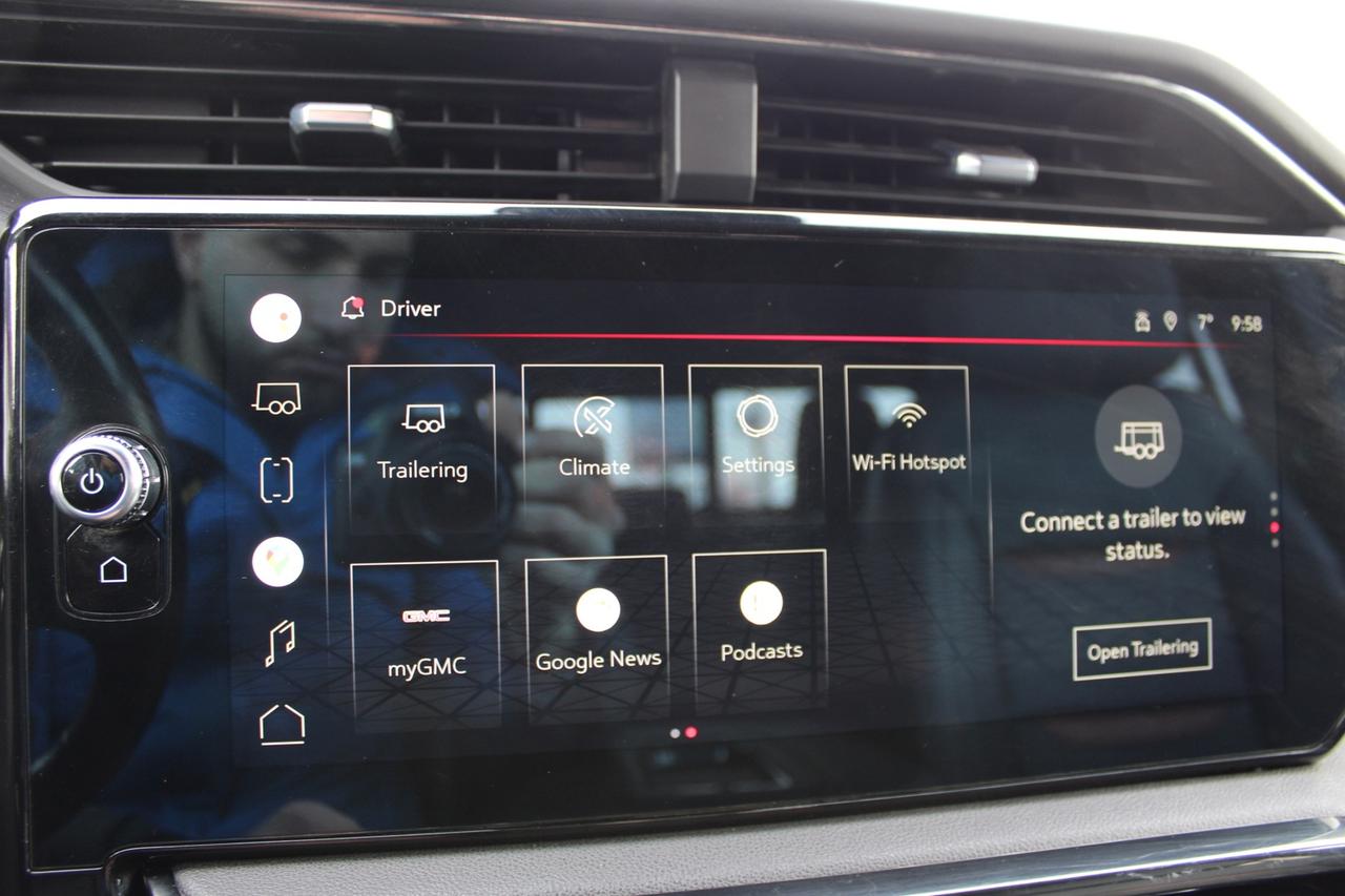 2022 GMC Sierra 1500 AT4 Crew Cab 4WD 6.2L No Accident New Screen Photo