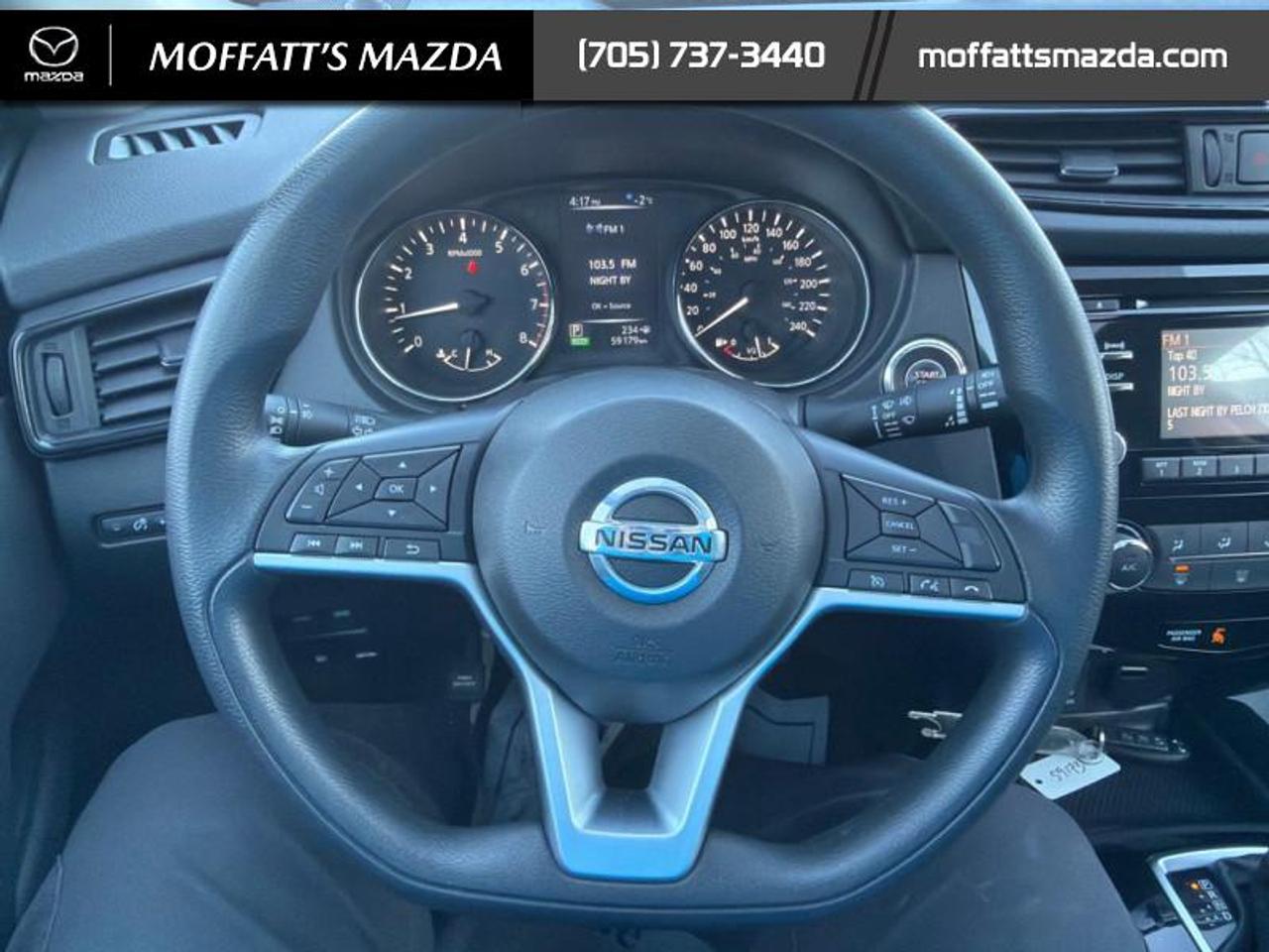 2017 Nissan Rogue SV Photo