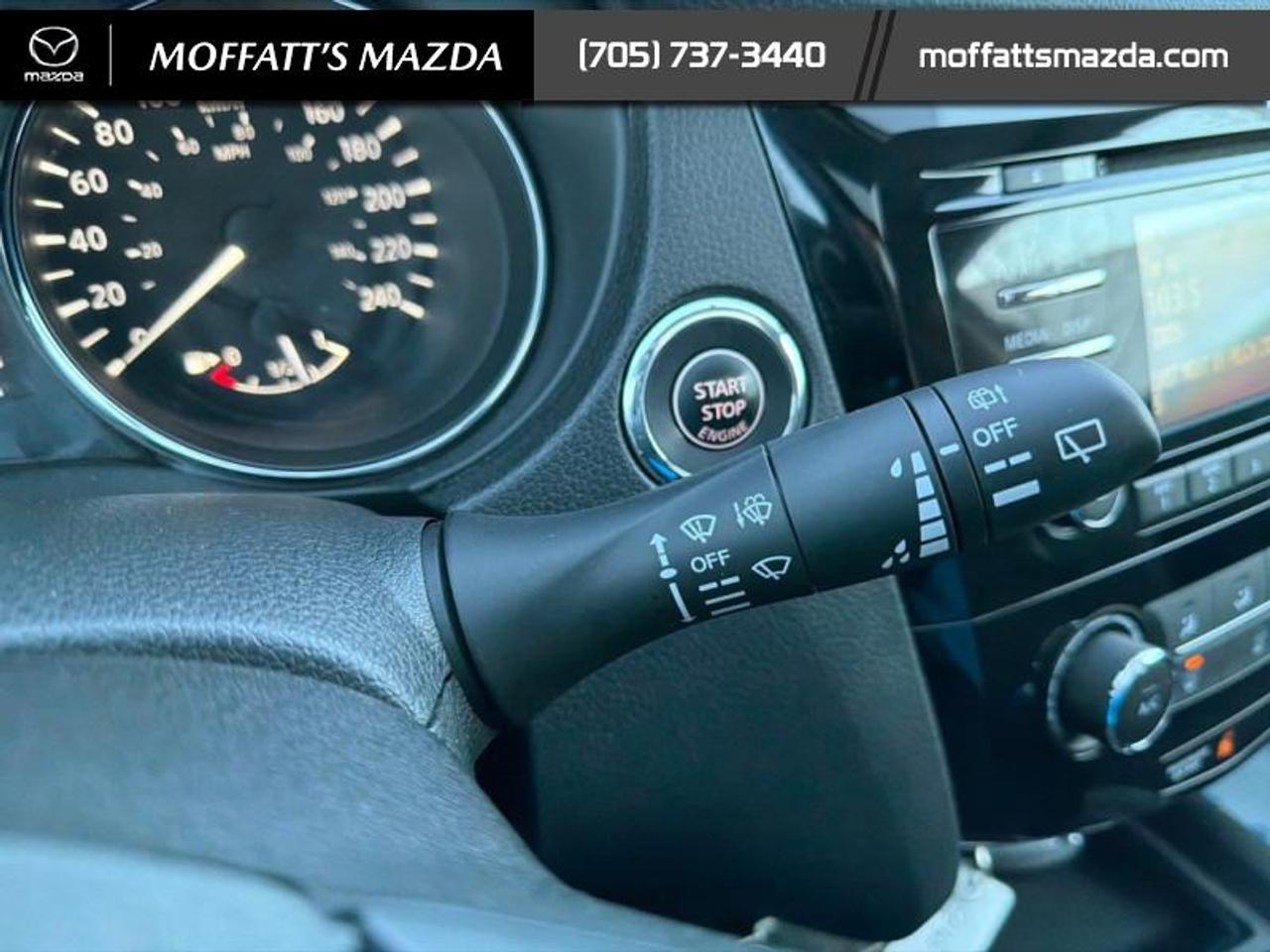 2017 Nissan Rogue SV Photo