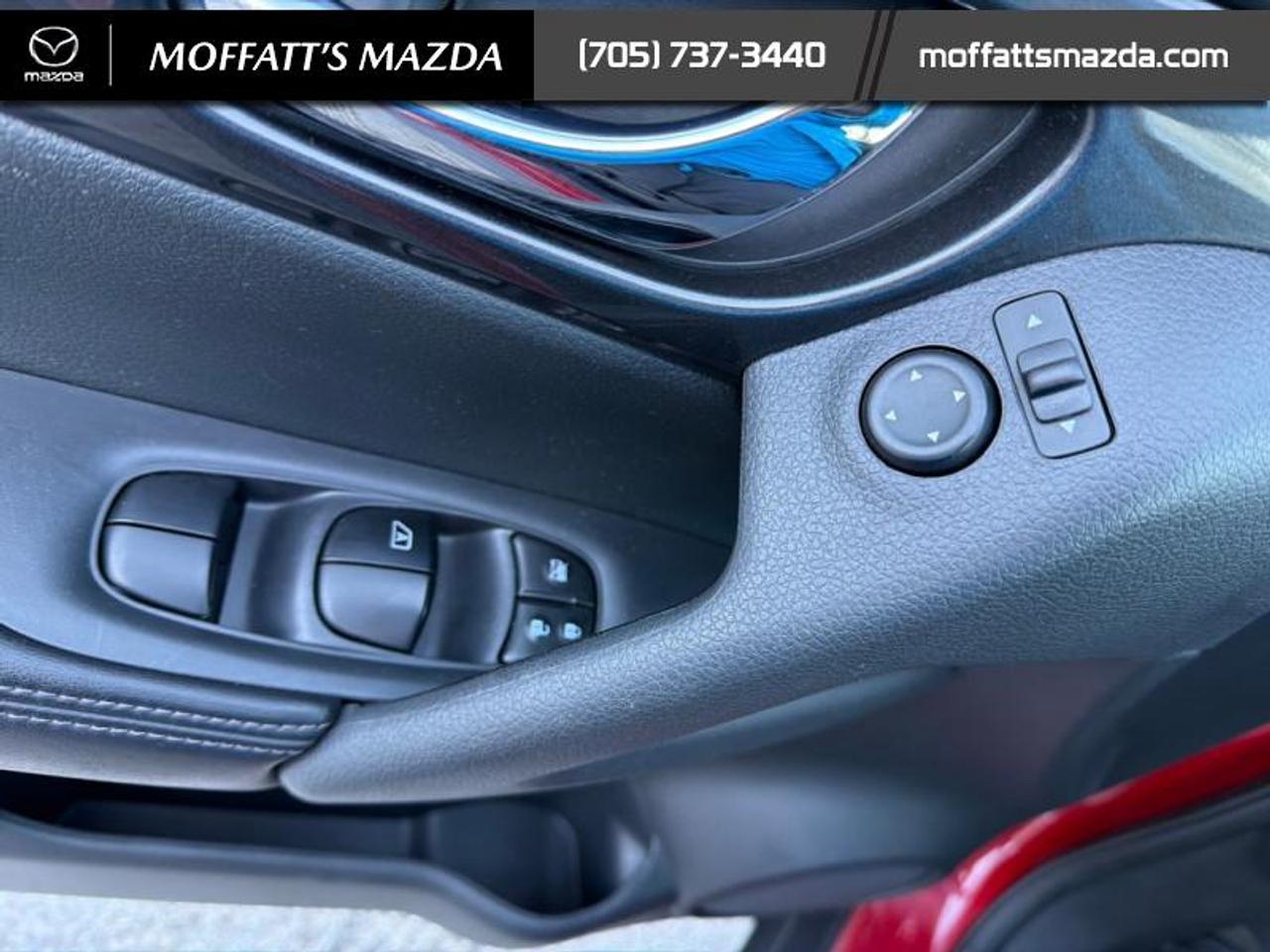 2017 Nissan Rogue SV Photo