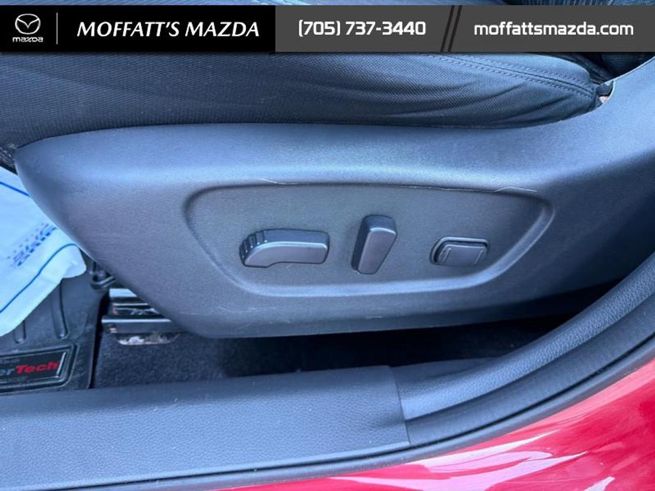 2017 Nissan Rogue SV Photo