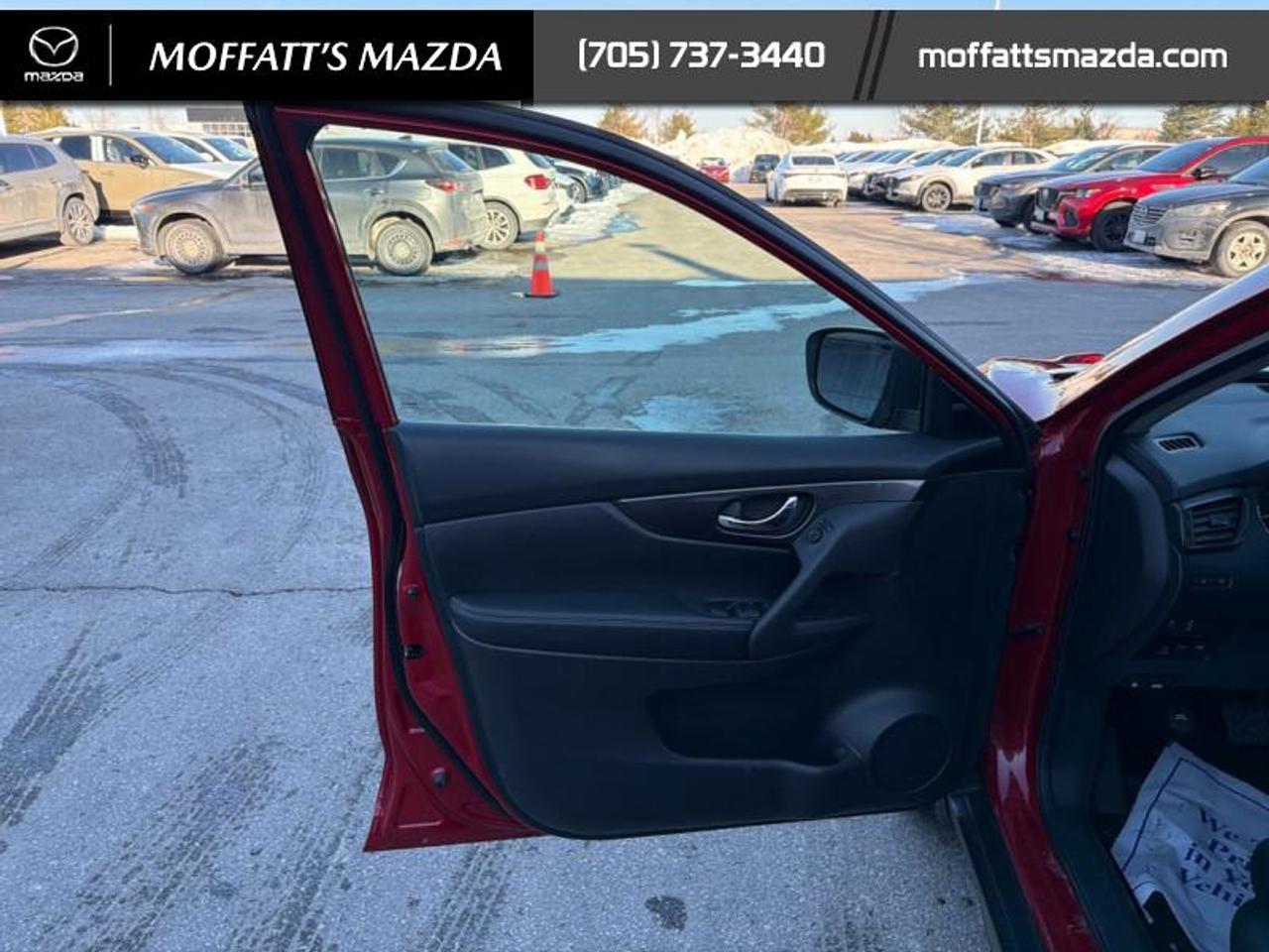 2017 Nissan Rogue SV Photo