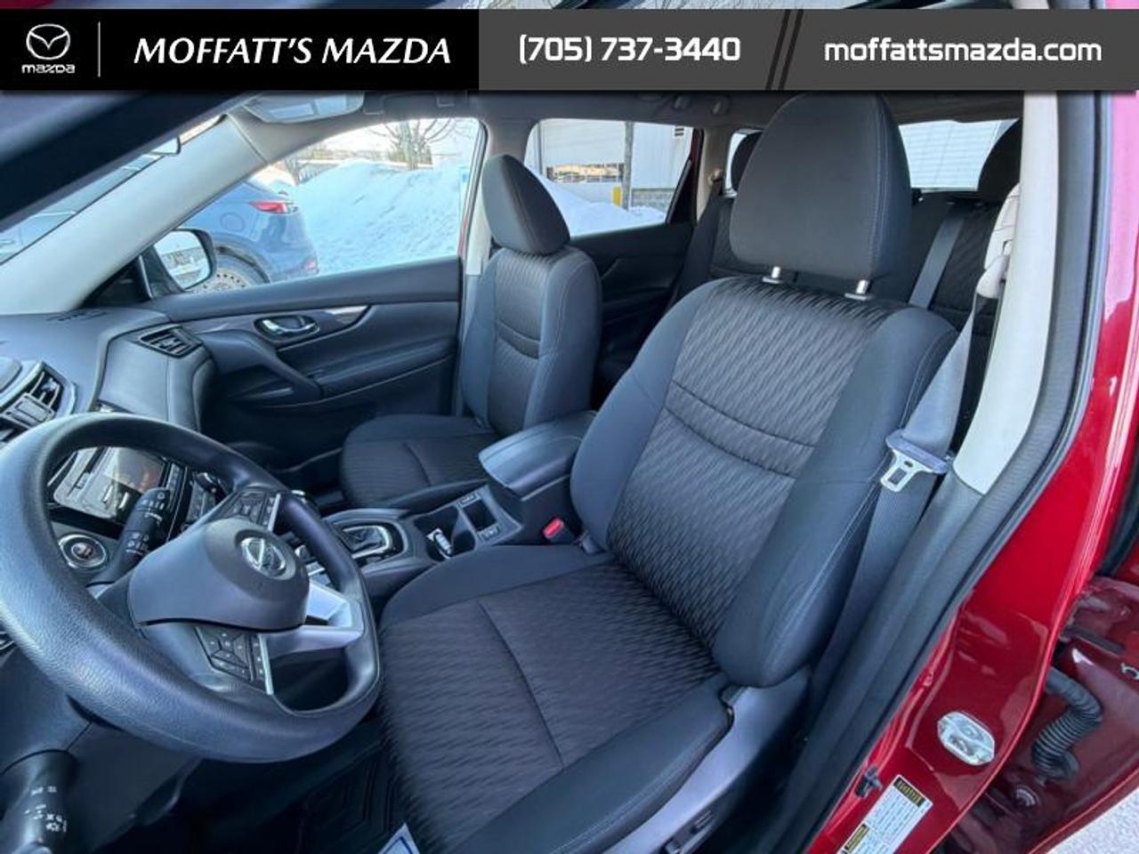 2017 Nissan Rogue SV Photo