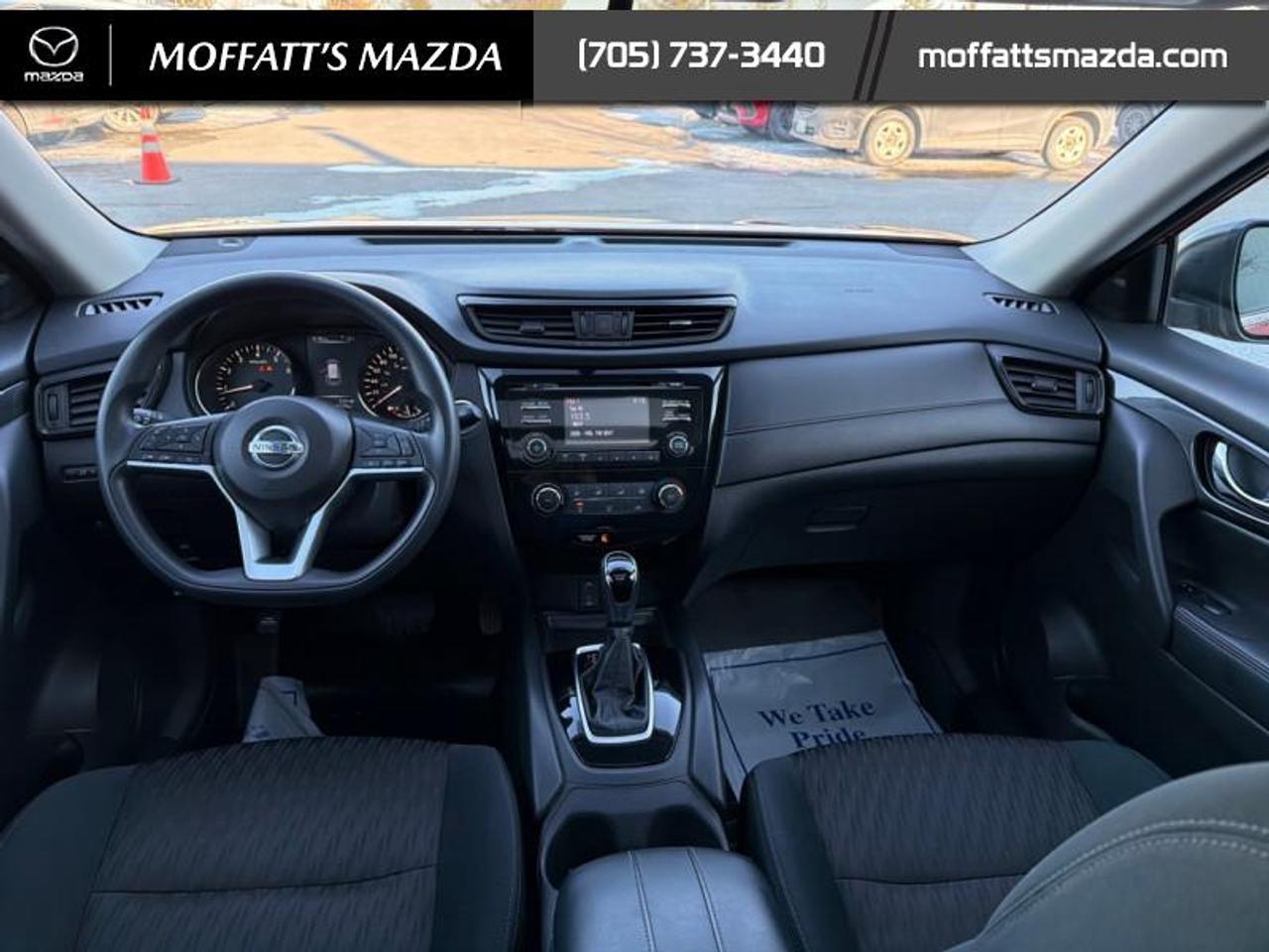 2017 Nissan Rogue SV Photo