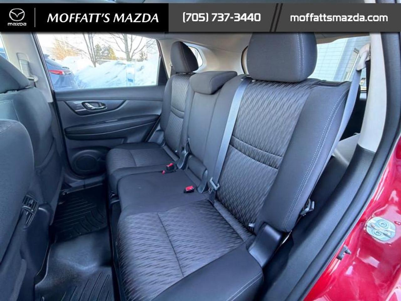 2017 Nissan Rogue SV Photo