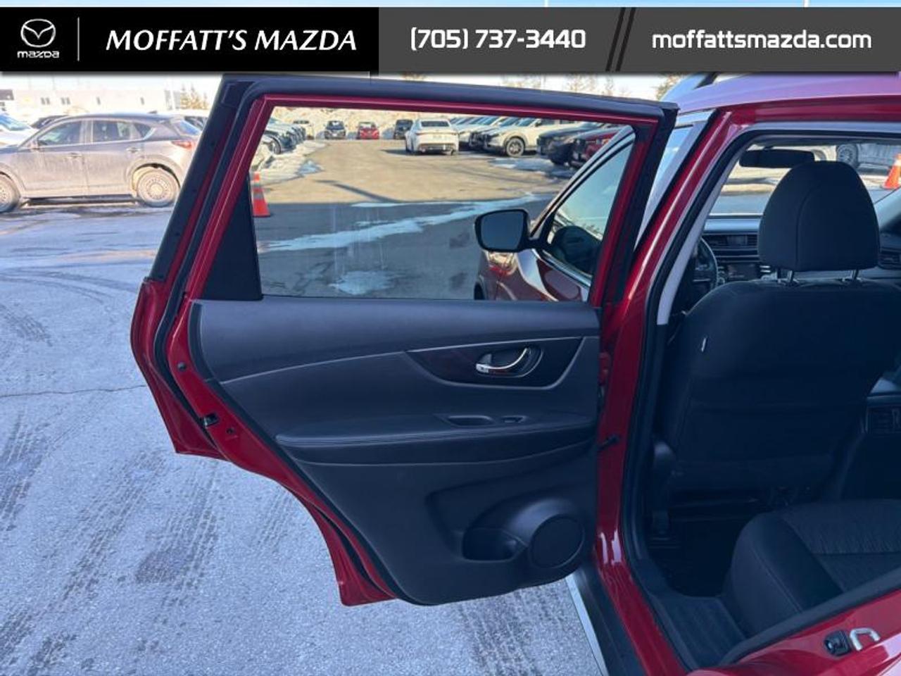 2017 Nissan Rogue SV Photo