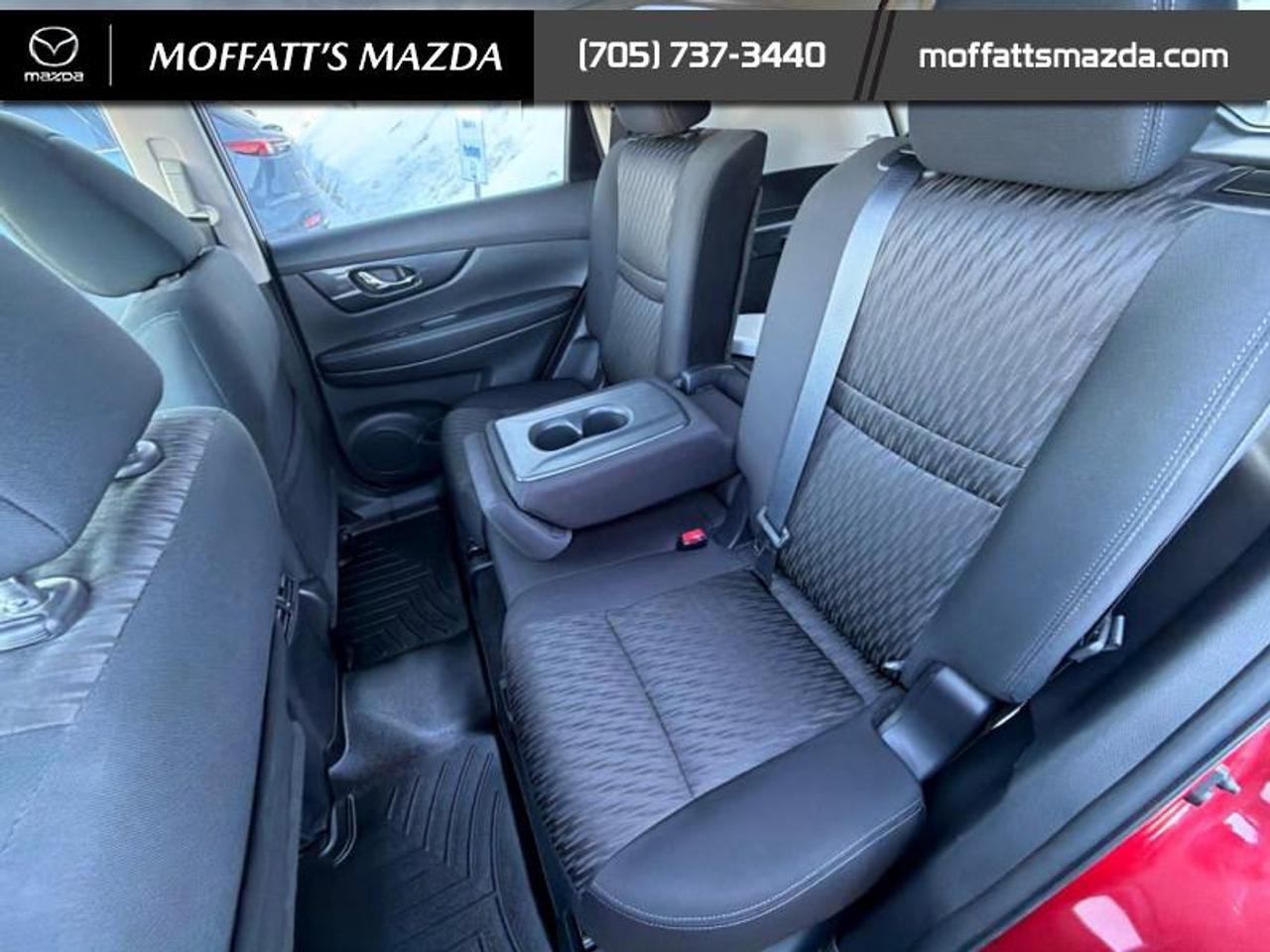 2017 Nissan Rogue SV Photo