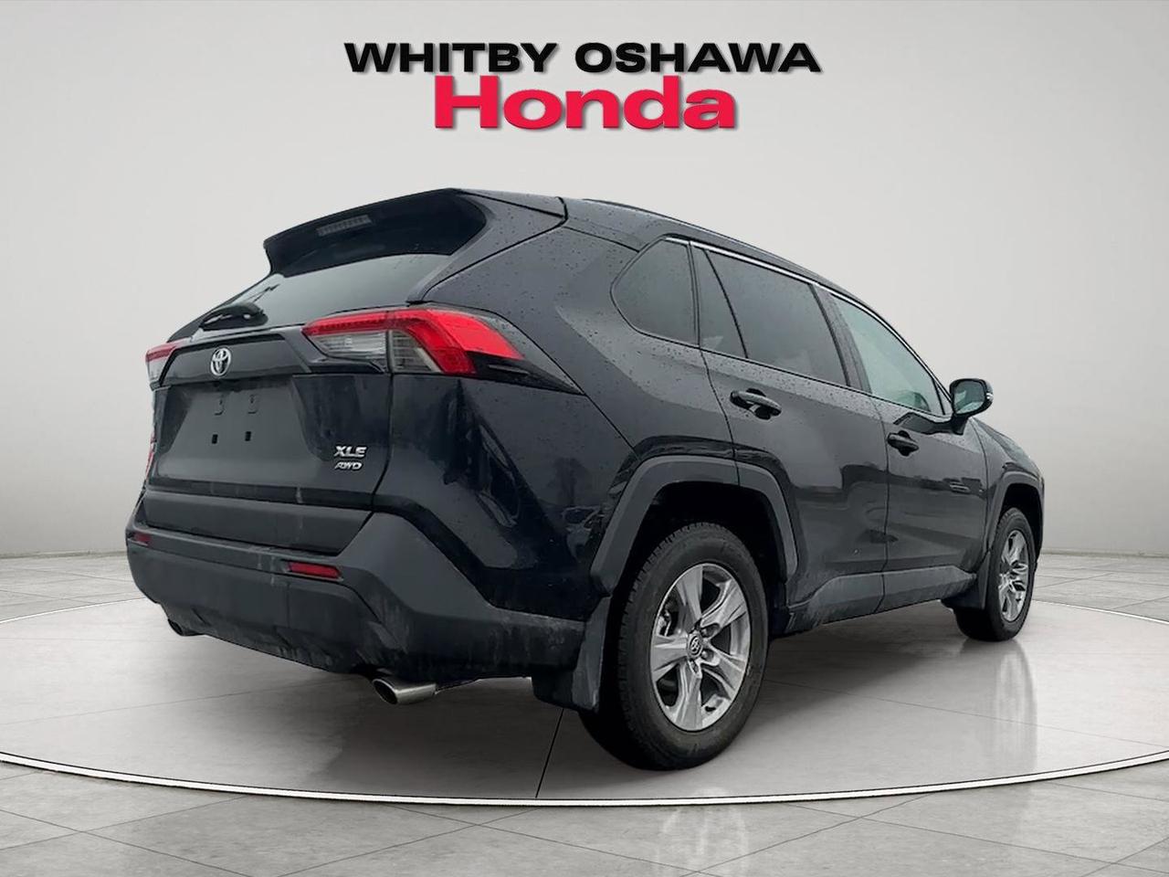 2025 Toyota RAV4 XLE Photo4