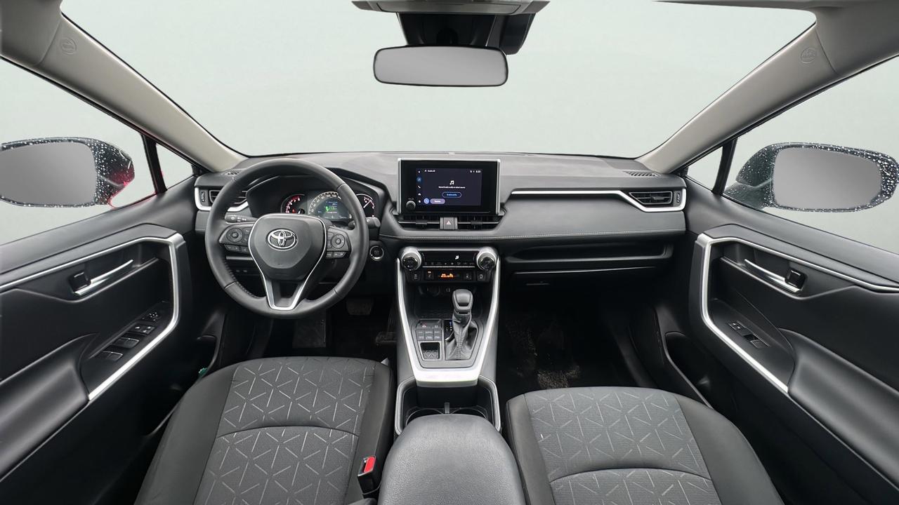 2025 Toyota RAV4 XLE Photo