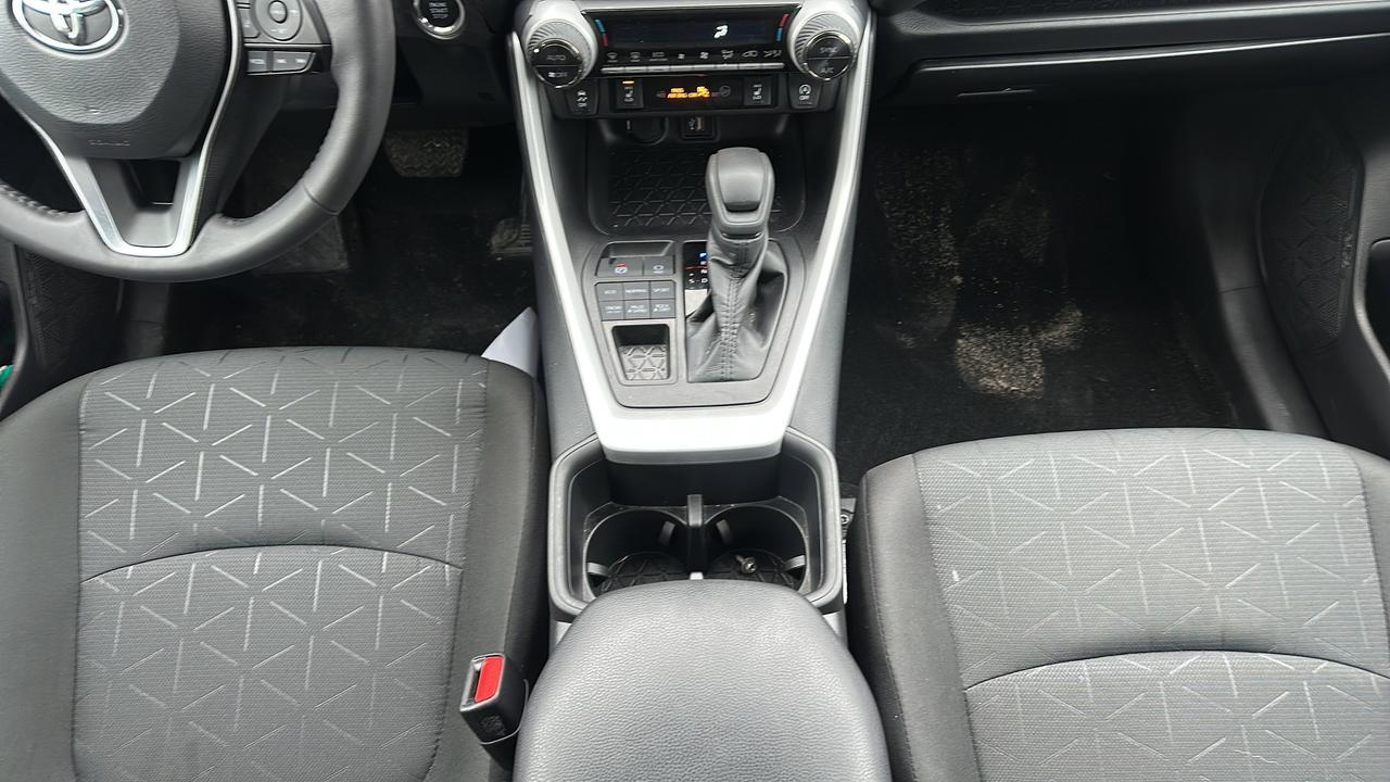 2025 Toyota RAV4 XLE Photo