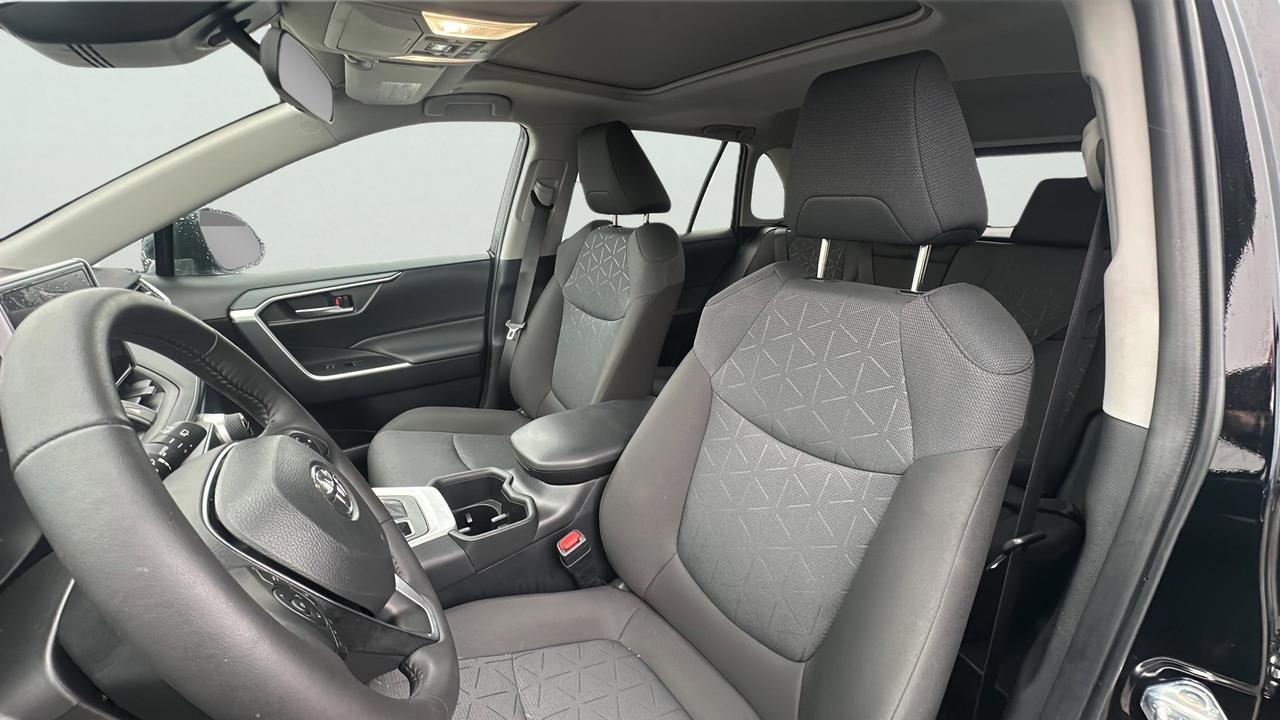 2025 Toyota RAV4 XLE Photo