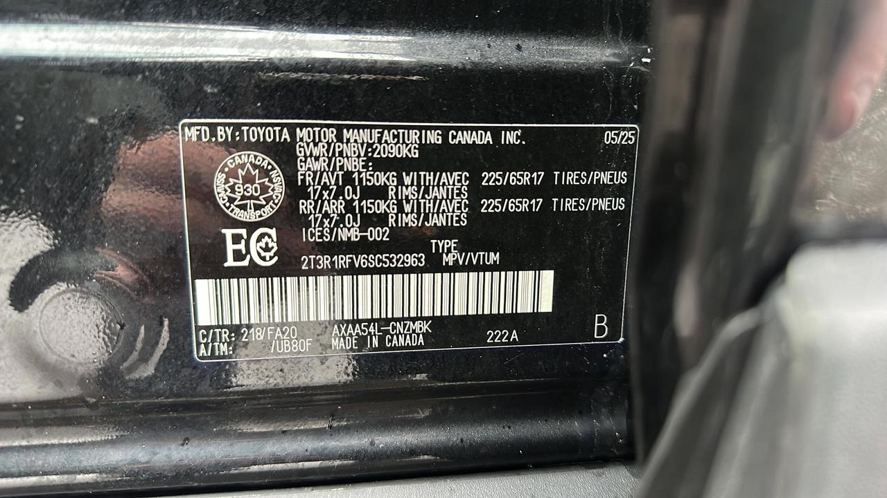 2025 Toyota RAV4 XLE Photo