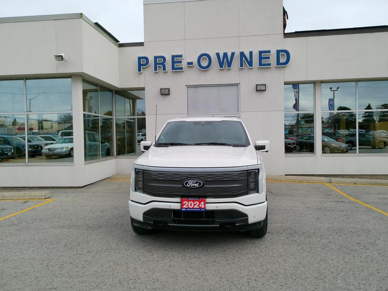 2024 Ford F-150 Lightning Lariat 4WD SuperCrew 5.5' Box Photo2