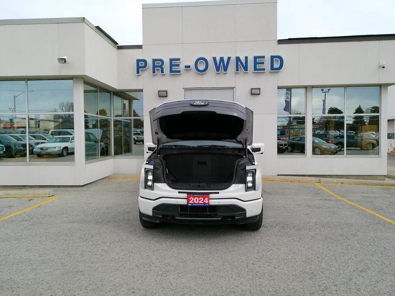 2024 Ford F-150 Lightning Lariat 4WD SuperCrew 5.5' Box Photo