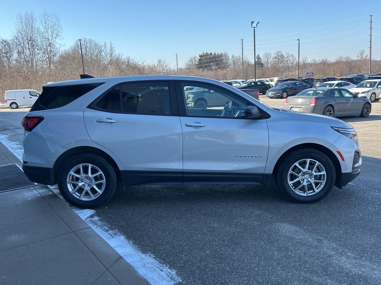 2022 Chevrolet Equinox LS   Clean Carfax Photo2