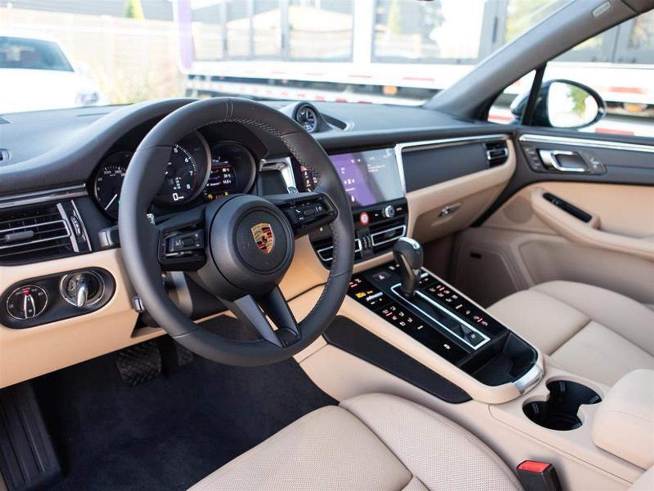 2026 Porsche Macan AWD Photo