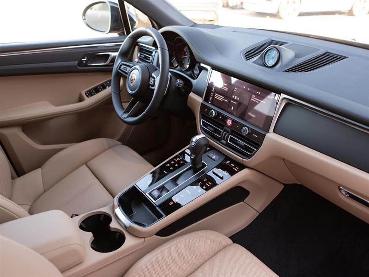 2026 Porsche Macan AWD Photo