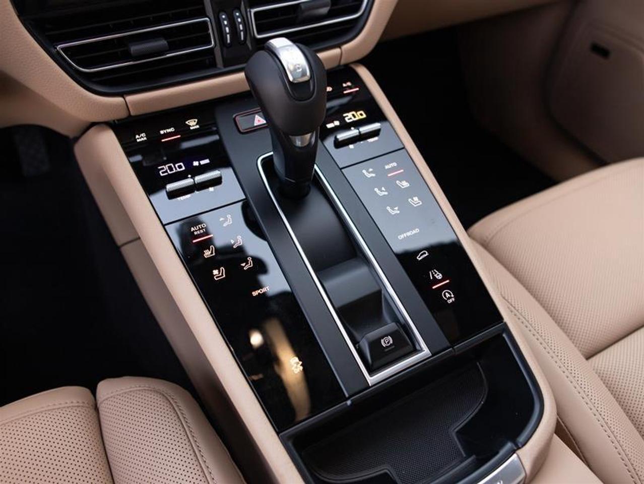 2026 Porsche Macan AWD Photo