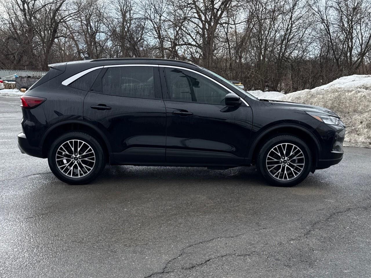 2024 Ford Escape PLUG-IN HYBRID   1 OWNER   ACCIDENT FREE Photo